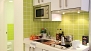 Séville Appartement - Kitchenette equipped with utensils and appliances for self-catering.
