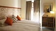 Seville Apartment - Bedroom with twin beds placed together (90x190cm).