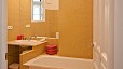 Seville Apartment - Bathroom with bathtub. There is an additional toilet in the apartment.