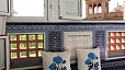 Sevilla Apartamento - Banco-mirador con azulejos de cerámica.