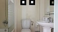 Sevilla Apartamento - Baño completo con bañera.