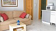 Sevilla Apartamento - Vista a las puertas del cuarto de baño (a la derecha) y del dormitorio (a la izquierda).