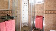 Sevilla Apartamento - Cuarto de baño con ducha de hidromasaje.