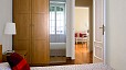 Sevilla Apartamento - Vista desde el primer dormitorio a la sala de estar.