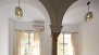 Sevilla Ferienwohnung - A colonnade of arches in the sleeping area.