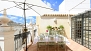 Séville Appartement - The terrace features a dining table, chairs, parasol and deck chairs.