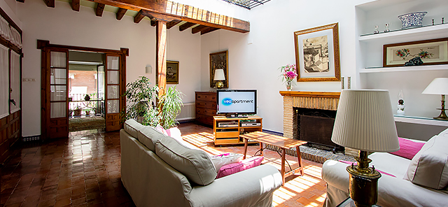 Seville rental apartment Casa Monsalves | 5 bedrooms, 5 bathrooms, patio, terrace 0658