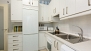 Séville Appartement - Large kitchen with oven, dishwasher and washing machine.