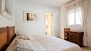 Sevilla Apartamento - The main bedroom has two twin beds and an en-suite bathroom.