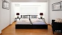 Séville Appartement - Master bedroom with twin beds placed together.