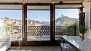 Granada Ferienwohnung - The glass wall of the apartment with central door onto the balcony.