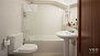Sevilla Ferienwohnung - The bathroom includes washbasin, toilet and bathtub.