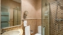 Sevilla Ferienwohnung - Bathroom 2 with shower (inside bedroom 2).