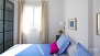 Séville Appartement - The window faces the private terrace. There is a large wardrobe to store your belongings.