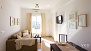 Séville Appartement - Living area with double sofa-bed for any additional guests.