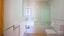 Sevilla Ferienwohnung - Bathroom with bathtub, w.c., bidet and washbasin.