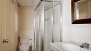 Sevilla Ferienwohnung - Bathroom No. 1 has access from bedroom no. 1 (lower level).