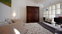 Seville Apartment - Double bed (140x200 cm) and wardrobe.