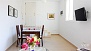 Séville Appartement - Dining table with chairs.