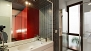 Sevilla Ferienwohnung - En-suite bathroom with shower.