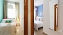 Sevilla Apartamento - A corridor leads to the 2 bedrooms.