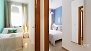 Sevilla Apartamento - A corridor leads to the 2 bedrooms.