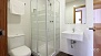 Sevilla Ferienwohnung - Bathroom 1 with shower.