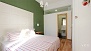 Séville Appartement - The master bedroom has a large wardrobe and an en-suite bathroom.