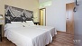 Séville Appartement - Bedroom 1 has twin beds of 0.90 x 2.00 m.