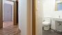 Sevilla Ferienwohnung - View towards the main bathroom, with independent access from the corridor.