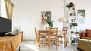 Séville Appartement - Dining area with table and 4 chairs.