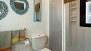Sevilla Apartamento - Bathroom with washbasin, w.c. and shower.