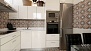 Séville Appartement - Kitchen with a table and chairs.