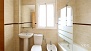 Sevilla Ferienwohnung - Bathroom 3 has a bathtub and a bidet.