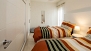 Sevilla Ferienwohnung - Bedroom 2 has two single beds.