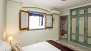 Sevilla Apartamento - Bedroom No.1 has a double bed and an en-suite bathroom. The window faces a quiet inner patio.
