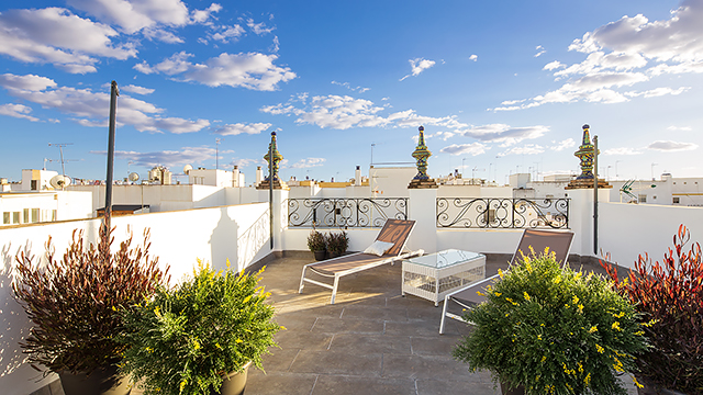 Rent vacation apartment in Seville Rodrigo de Triana Street Seville