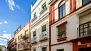 Séville Appartement - View of the apartment building (the house on the middle).