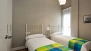 Séville Appartement - Bedroom 2 has twin beds (90x190cm). The window faces a quiet inner patio.