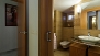 Séville Appartement - Entrance to the en-suite bathroom.