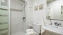 Sevilla Apartamento - Bathroom with shower.