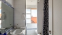 Sevilla Apartamento - Main bathroom with a bathtub and a shower attachment.