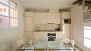 Séville Appartement - Dining table with 6 chairs.
