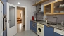 Séville Appartement - The kitchen includes an oven, dishwasher and washing-machine.