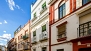 Sevilla Ferienwohnung - View of the apartment building (the house on the middle).