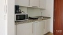 Seville Apartment - Small kitchenette well-equipped with utensils and appliances for self-catering.