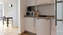 Sevilla Ferienwohnung - Small kitchenette well-equipped with utensils and appliances for self-catering.