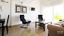 Sevilla Apartamento - Living room with a sofa-bed, 2 armchairs and a plasma TV.